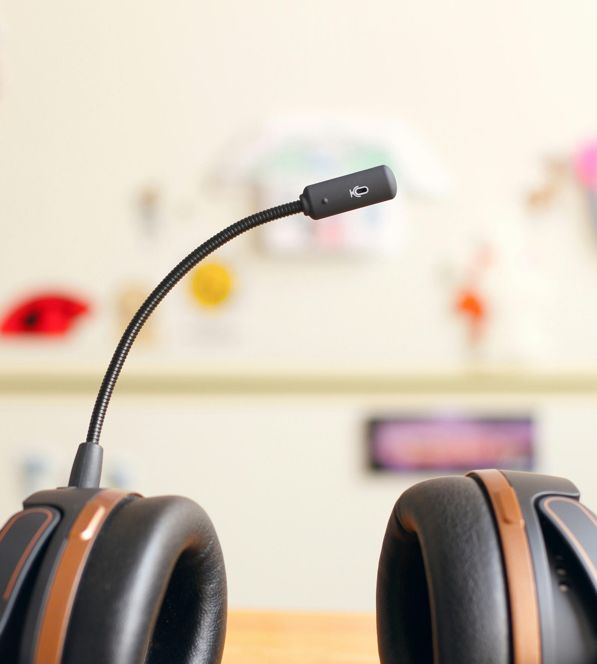 customer-support-agents-call-center.jpg Customer service team providing live chat and voice support for global clients.